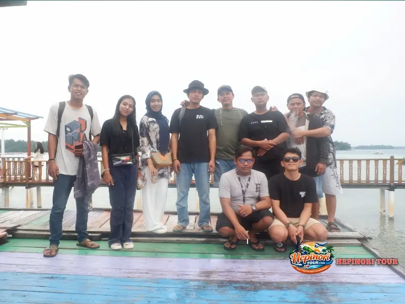 Peserta open trip Pulau Pari sebelum keberangkatan wisata