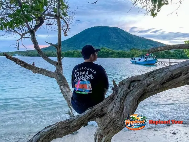 Pemandangan sunset Pulau Sebesi saat Open Trip Pulau Sebesi 3 Hari 2 Malam